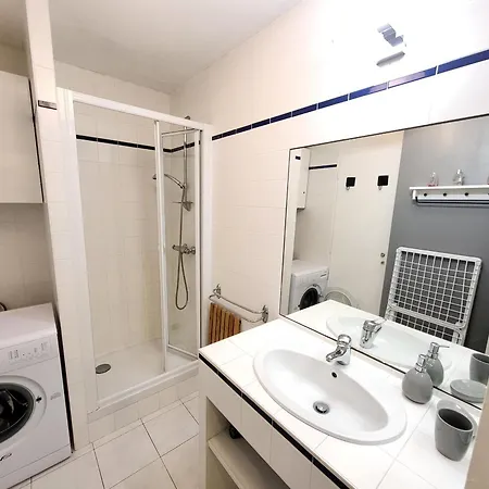 Avec Balcon, Wifi, Et Parking Proche - Fr-1-92-616 *