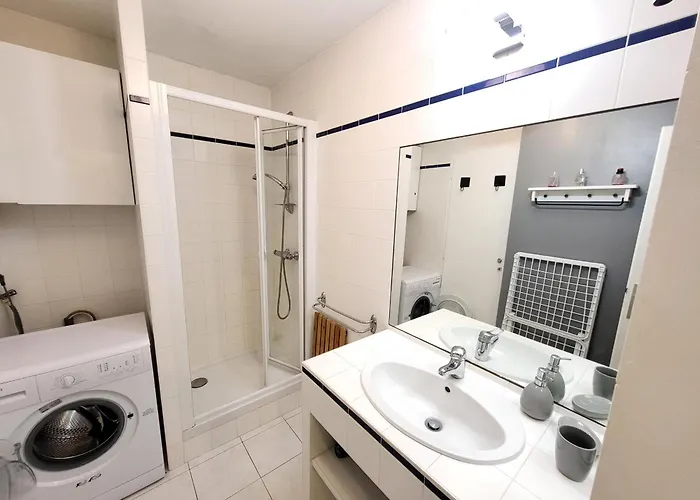 Avec Balcon, Wifi, Et Parking Proche - Fr-1-92-616 *